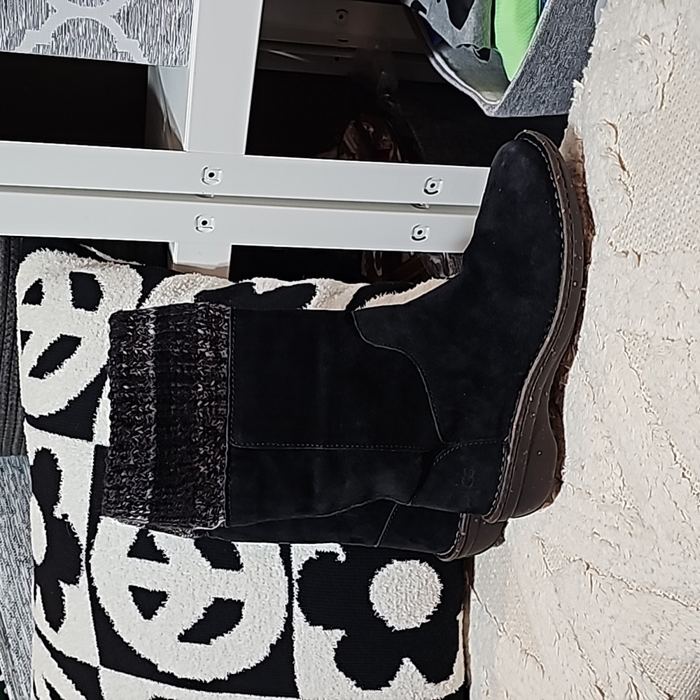 UGG Womens Black Suede Boots - Picture 7 of 7